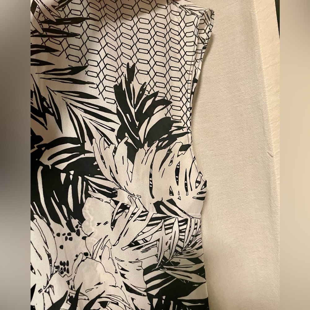 Talbots Black White Floral Palm V-Neck Sleeveless Shirt Blouse Size XL- NWOT - Picture 6 of 9